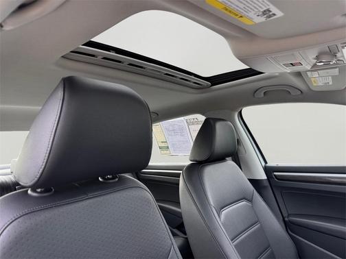 2016 Volkswagen Passat 1.8T SE w/Technology