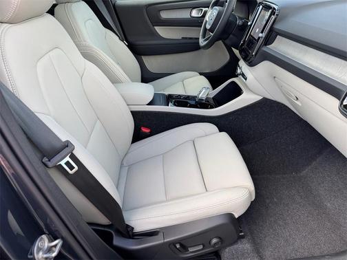 2026 Volvo XC40 B5 Plus