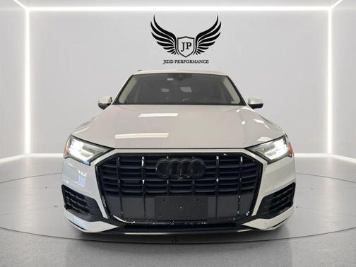 Carrara White 2022 Audi Q7 45 Premium