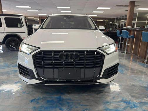 Carrara White 2022 Audi Q7 45 Premium