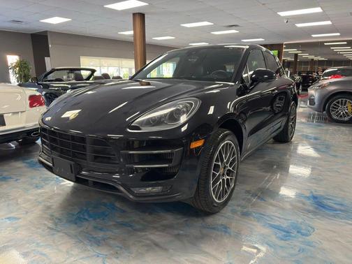Jet Black Metallic 2015 Porsche Macan Macan Turbo