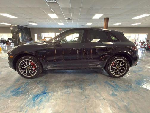 Jet Black Metallic 2015 Porsche Macan Macan Turbo
