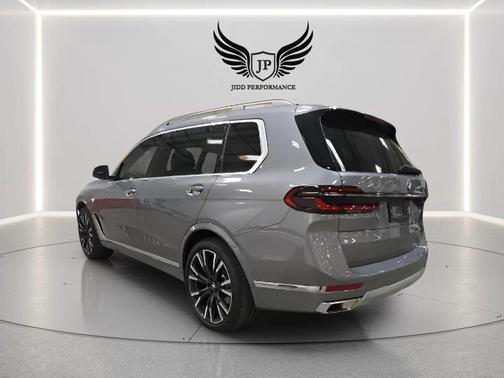 Skyscraper Grey Metallic 2026 BMW X7 xDrive40i