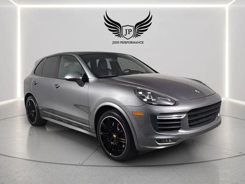 Meteor Gray Metallic 2016 Porsche Cayenne GTS