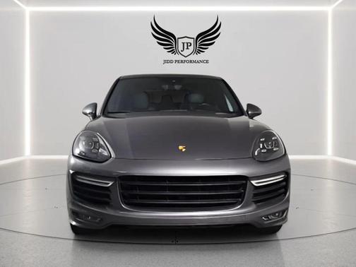 Meteor Gray Metallic 2016 Porsche Cayenne GTS