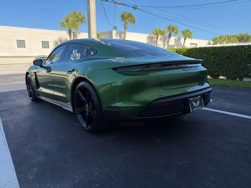 Mamba Green Metallic 2022 Porsche Taycan Turbo S