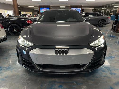 Daytona Gray Pearl Effect 2022 Audi e-tron GT Premium Plus