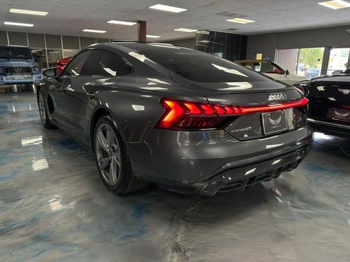 Daytona Gray Pearl Effect 2022 Audi e-tron GT Premium Plus