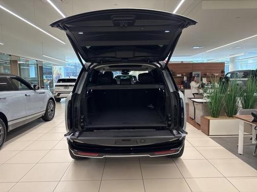 2025 Land Rover Range Rover P400 SE