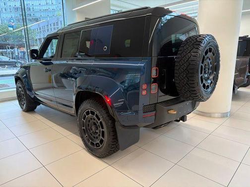 Sargasso Blue Premium Metallic 2026 Land Rover Defender P635 OCTA