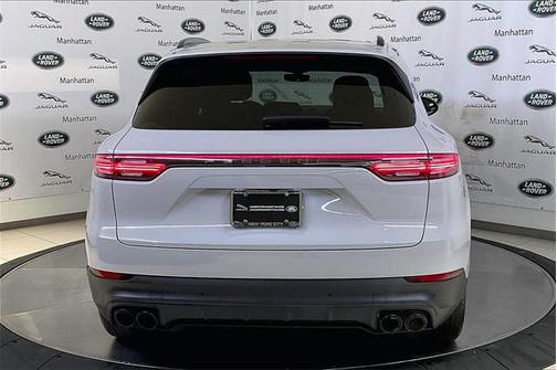 2022 Porsche Cayenne Base (Tiptronic)