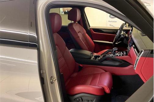 2022 Porsche Cayenne Base (Tiptronic)