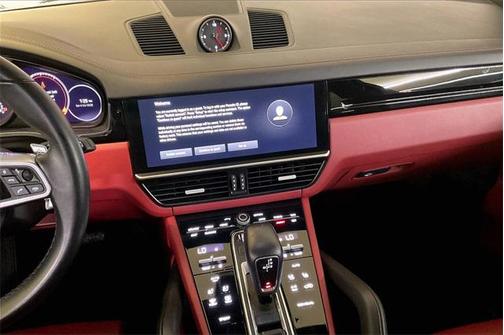 2022 Porsche Cayenne Base (Tiptronic)