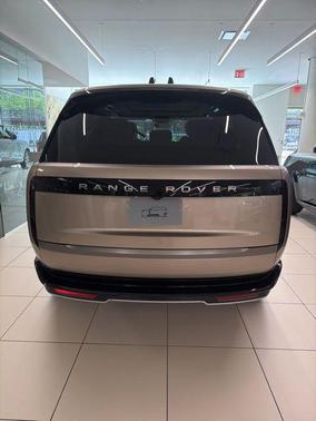 Batumi Gold Premium Metallic 2026 Land Rover Range Rover P400 SE