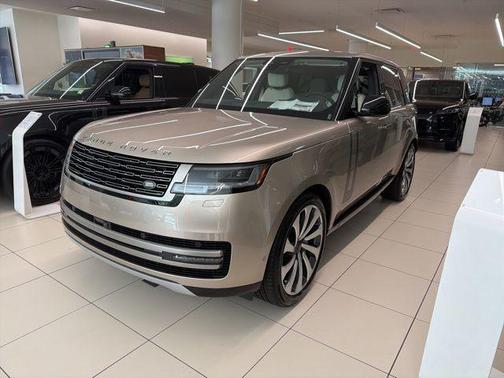 Batumi Gold Premium Metallic 2026 Land Rover Range Rover P400 SE