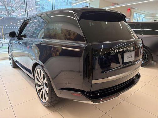 2026 Land Rover Range Rover P530 SE