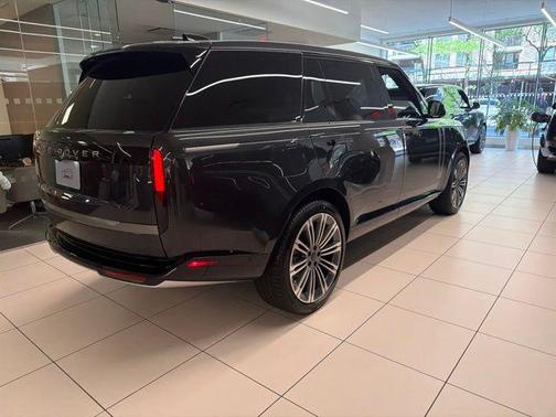 Carpathian Grey Premium Metallic 2026 Land Rover Range Rover P400 SE 7 Seat