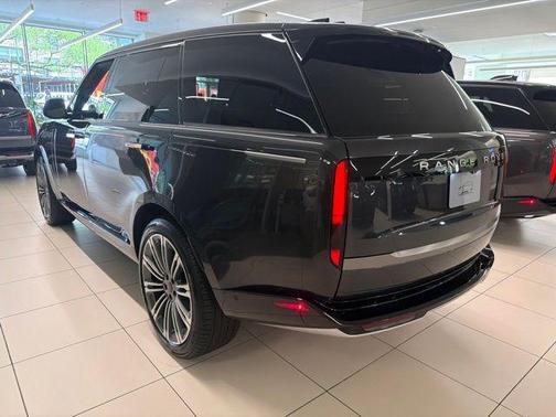 Carpathian Grey Premium Metallic 2026 Land Rover Range Rover P400 SE 7 Seat