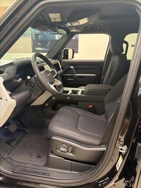 Santorini Black Metallic 2026 Land Rover Defender P400 X-Dynamic SE