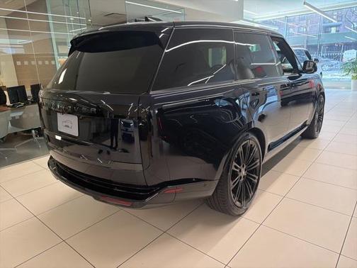2025 Land Rover Range Rover P530 SE