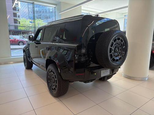 Narvik Black 2026 Land Rover Defender P635 OCTA Black