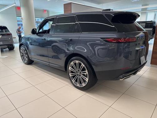 2025 Land Rover Range Rover Sport SE