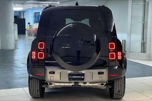 2025 Land Rover Defender 110 P400 X-Dynamic SE