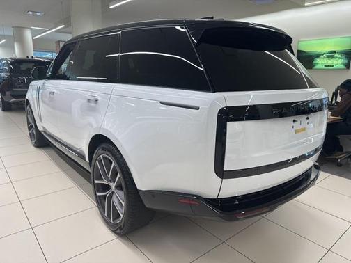 2025 Land Rover Range Rover P530 SE 7 Seat