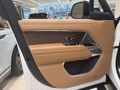 2025 Land Rover Range Rover P530 SE 7 Seat
