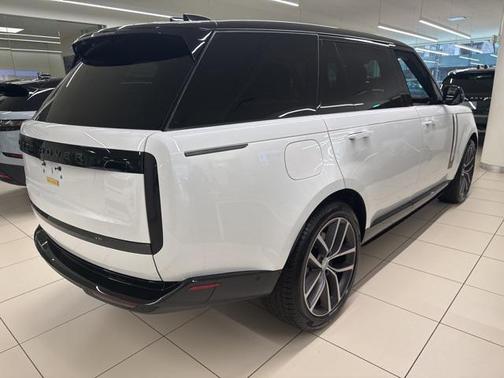 2025 Land Rover Range Rover P530 SE 7 Seat