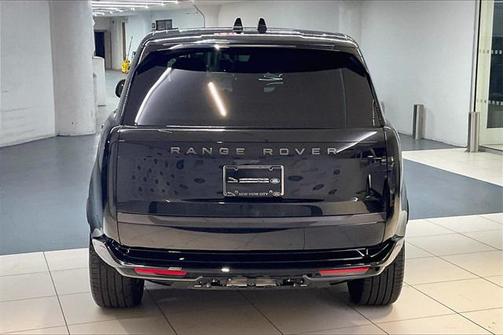 2025 Land Rover Range Rover P550e SE