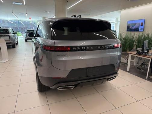 2025 Land Rover Range Rover Sport SE