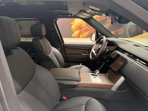 2025 Land Rover Range Rover P530 SE 7 Seat