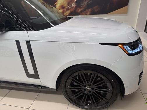 2025 Land Rover Range Rover P530 SE 7 Seat
