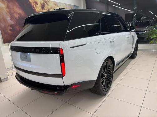 2025 Land Rover Range Rover P530 SE 7 Seat