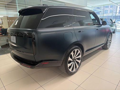 2026 Land Rover Range Rover P530 Autobiography