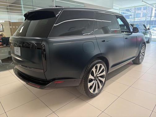 2026 Land Rover Range Rover P530 Autobiography