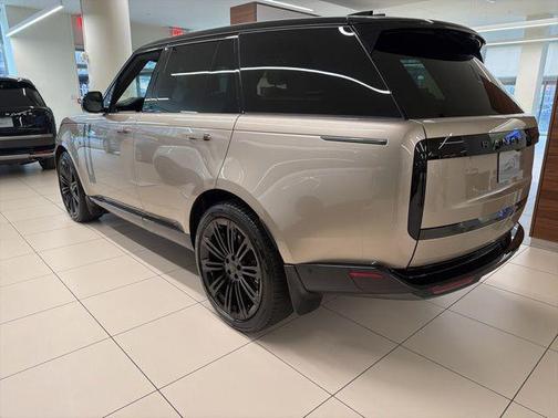 Batumi Gold Premium Metallic 2026 Land Rover Range Rover P530 SE