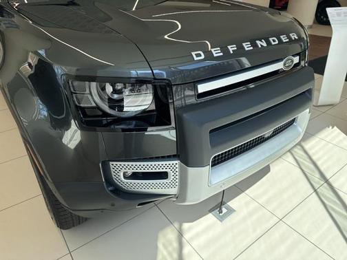 2025 Land Rover Defender 110 P300