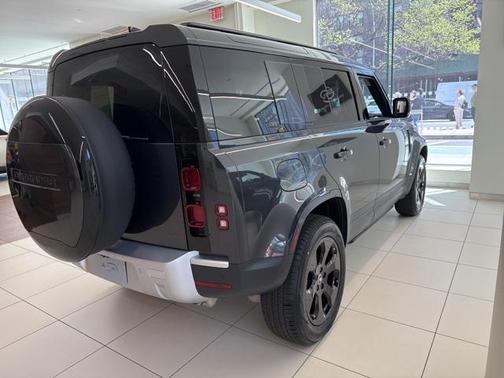 2025 Land Rover Defender 110 P300