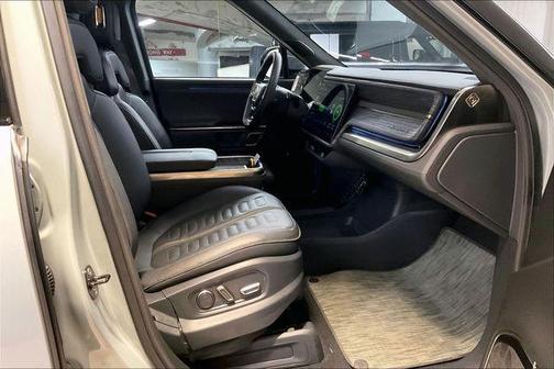 LA Silver 2022 Rivian R1S Launch Edition