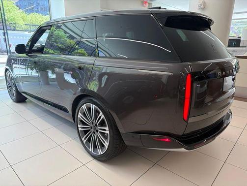Charente Grey Prem Met 2026 Land Rover Range Rover P400 SE 7 Seat