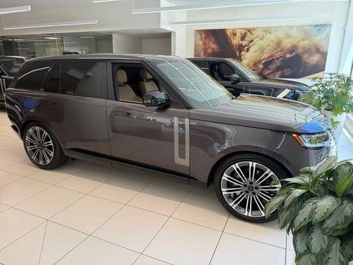 Charente Grey Prem Met 2026 Land Rover Range Rover P400 SE 7 Seat