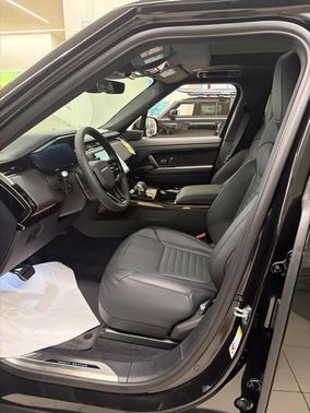 Santorini Black Metallic 2027 Land Rover Range Rover Sport