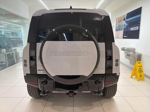 2026 Land Rover Defender X-Dynamic SE