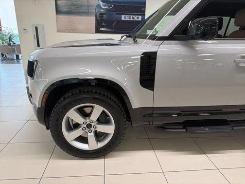 2026 Land Rover Defender X-Dynamic SE