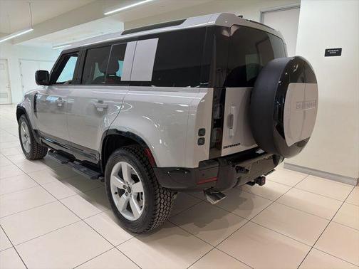2026 Land Rover Defender X-Dynamic SE