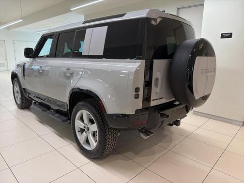 2026 Land Rover Defender X-Dynamic SE