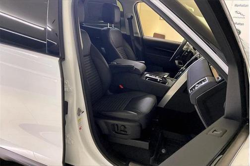 2024 Land Rover Discovery P300 S