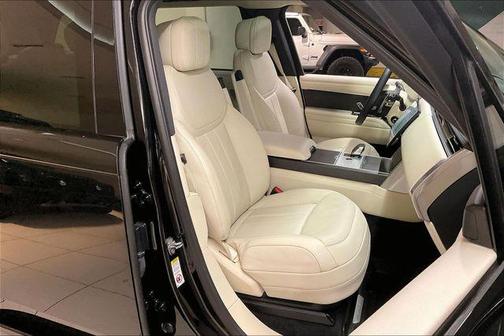Santorini Black Metallic 2024 Land Rover Range Rover P400 SE